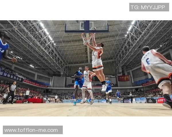 篮球界的42位传奇明星及其精彩瞬间大揭秘